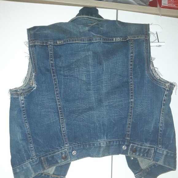 women levi sleeveless jean jacket size medium - Picture 3 of 5